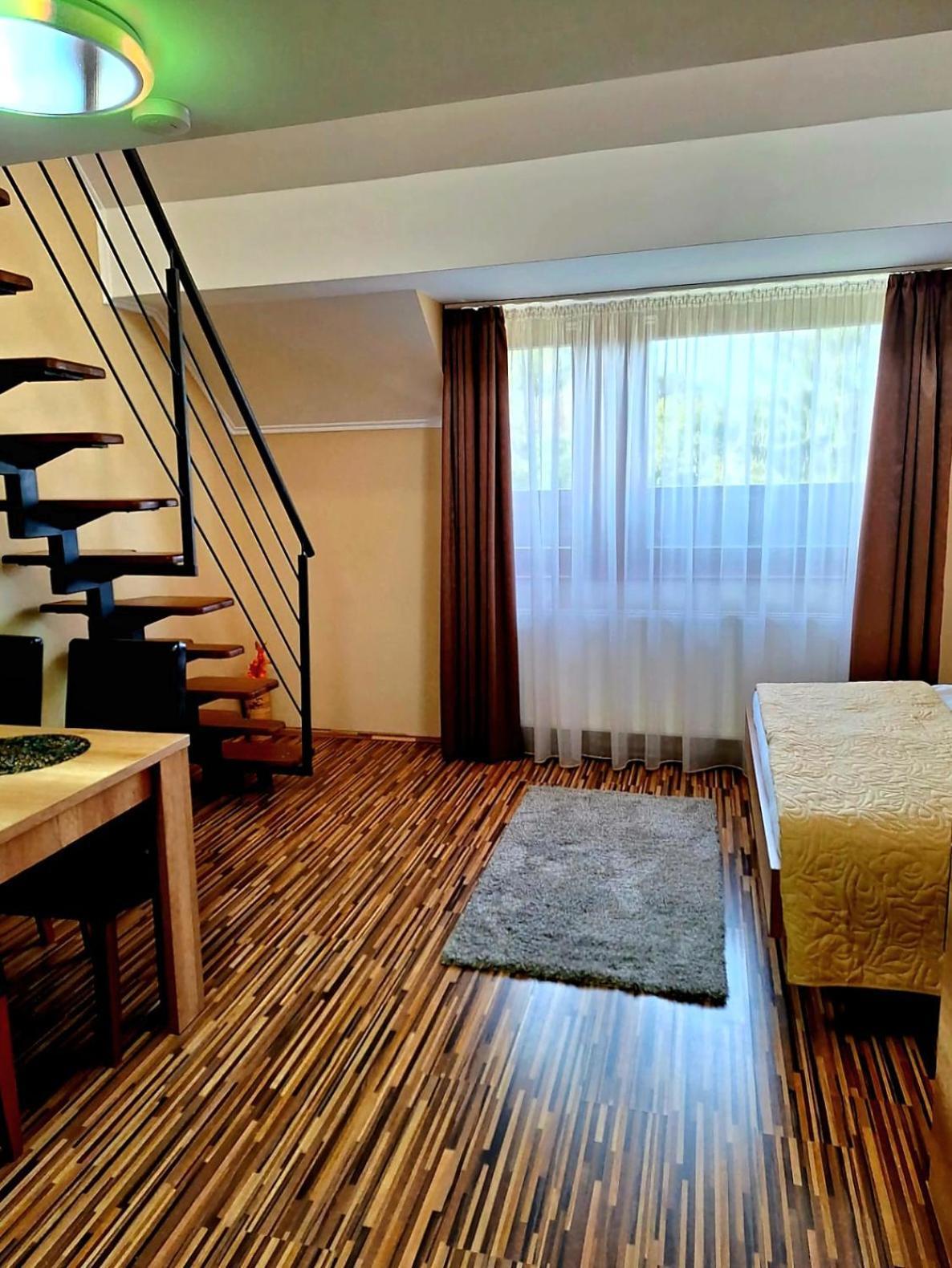 Angyal Apartman Gyula Exterior photo